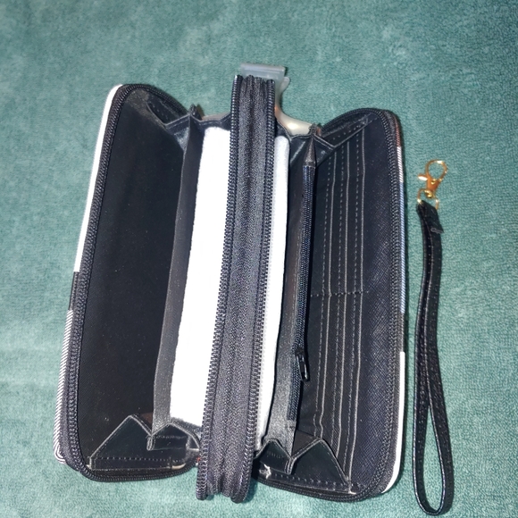 Handbag/Purse Trimmed in Black with Double Zip Wallet, Wristlet - Picture 6 of 6